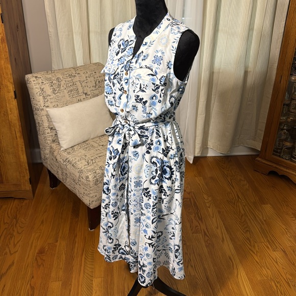 Croft & Barrow Y neck shirtdress. - Picture 7 of 7